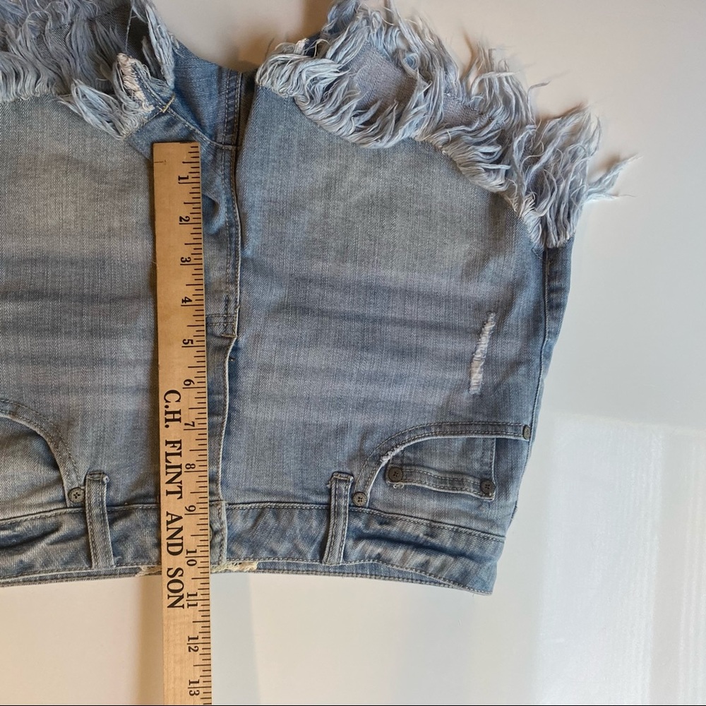 Altar State Women Size 7 (27) Light Blue Denim Jean Short Pants - Picture 6 of 6